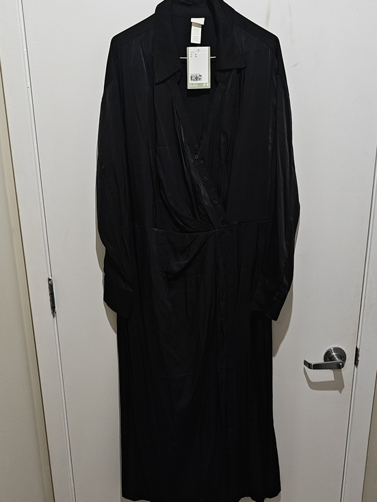 H&M Dresses & Skirts - H&M Black Long Sleeve Wrap-Style Dress